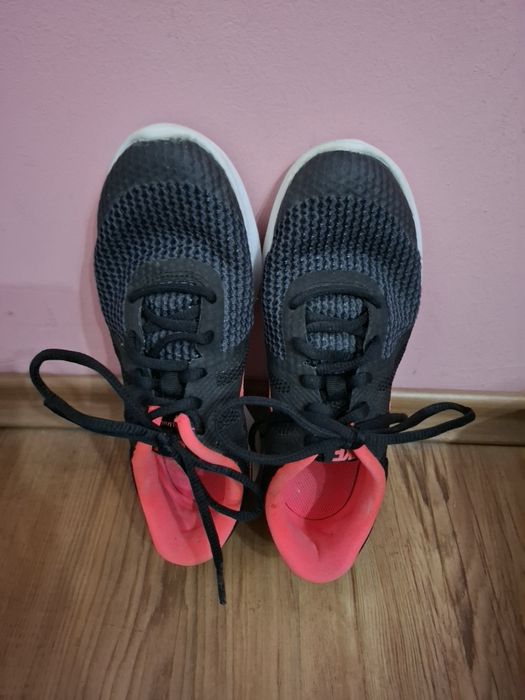 Обувки Nike Revolution 4