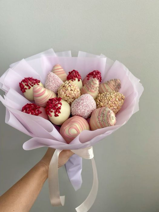 Клубника в шоколаде букет