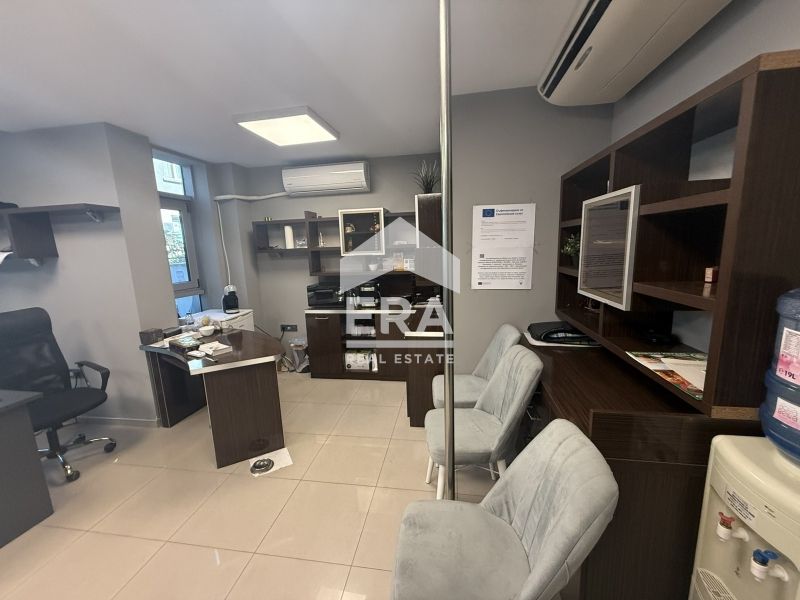 Ексклузивен партерен офис за продажба, със зимна градина, в нова тухле
