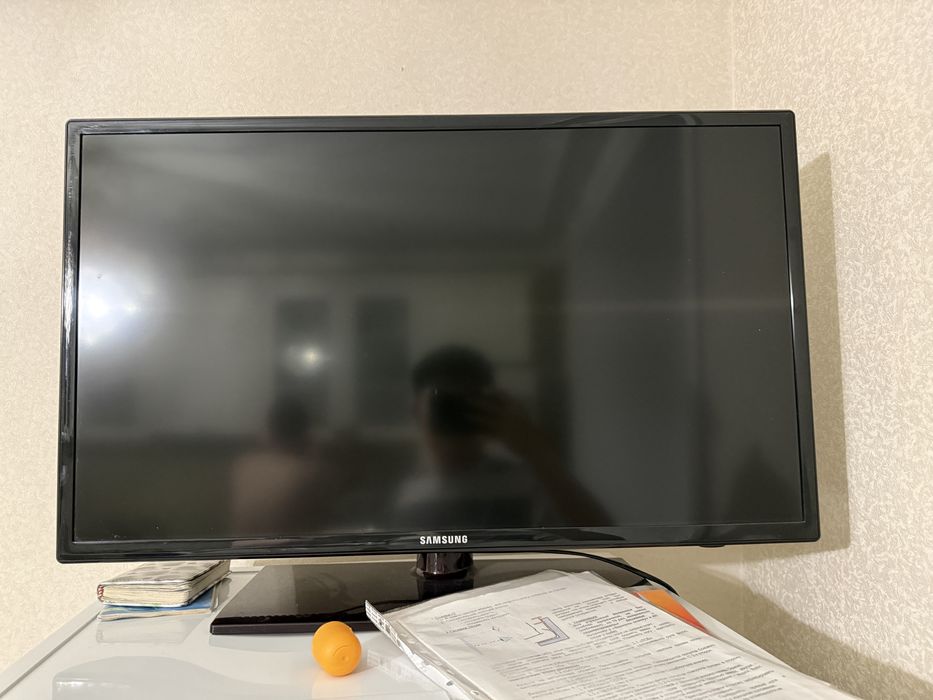 Продам телевизор Samsung UE32EH4030W (32”)