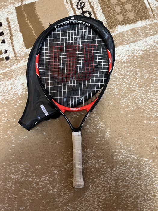 Професионална тенис ракета.