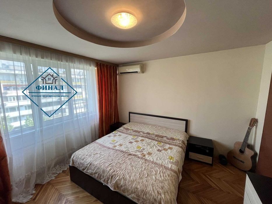 Продава се тристаен апартамент в кв. Тракия