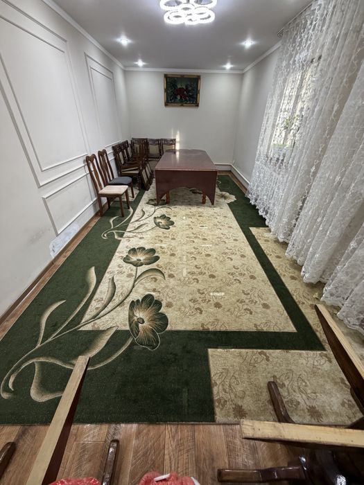 Большой ковер в хорошем состоянии