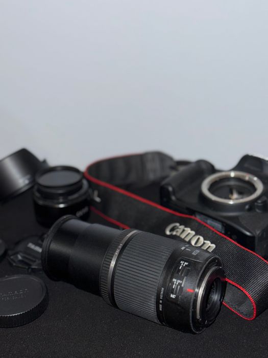 Canon EOS 700D + două obiective + card 256GB – stare bună
