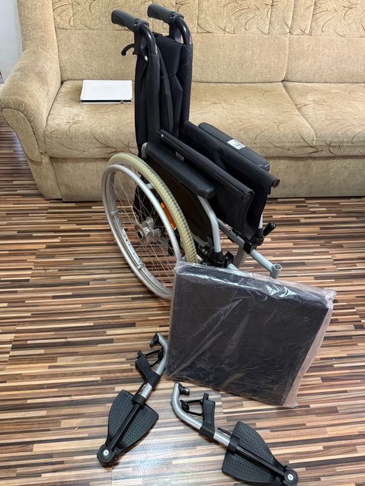 Scaun handicap dizabilitati batrani din aluminiu (ca nou)