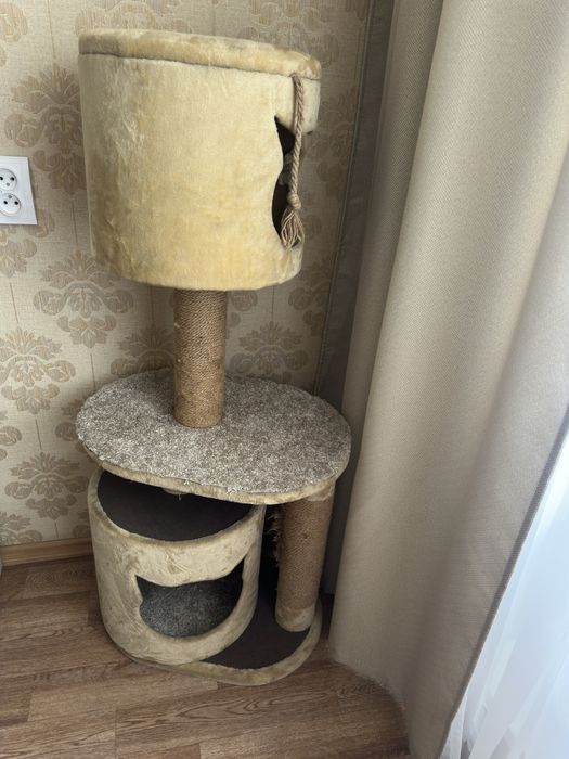 Продам кошачий дом 4000