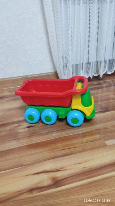 Продам игрушки 2 машины