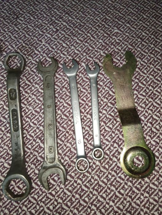 Гаечные и шестигранные ключи разных размеров