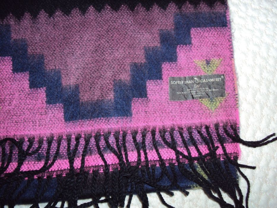 Продавам елегантен качествен шал