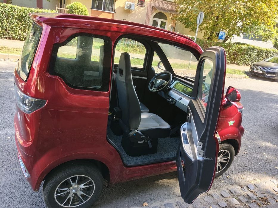 Vând mașină electrică