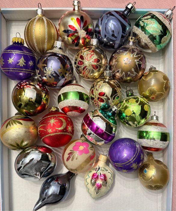 Globuri vechi de Crăciun . Pretul este  per imagine