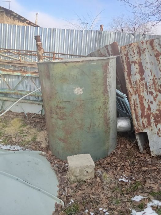 Бочка самодельная  и калитка