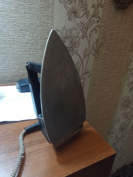 Продам утюг недорого