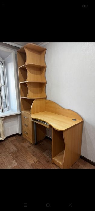 Продам стол для школьника.