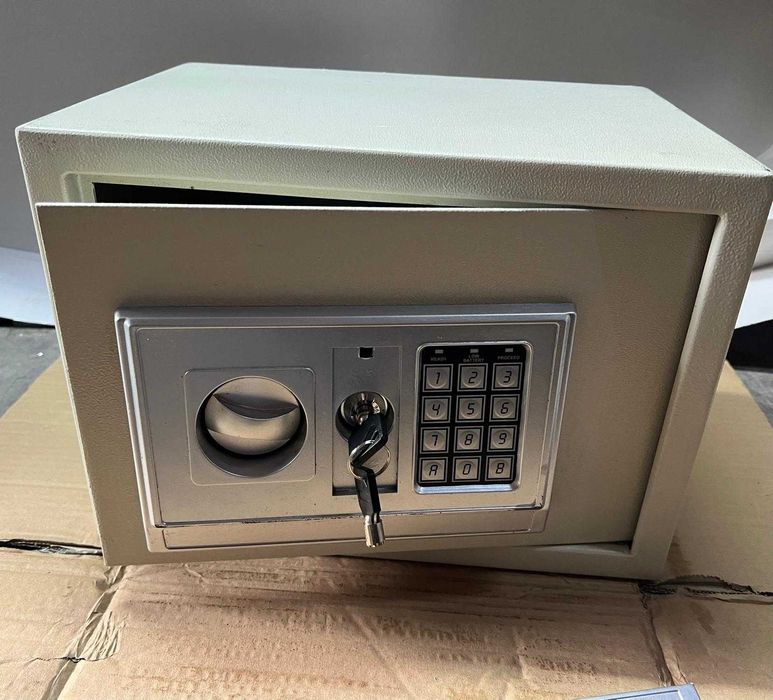 Seif cu cheie si cod, gaura in partea din spate