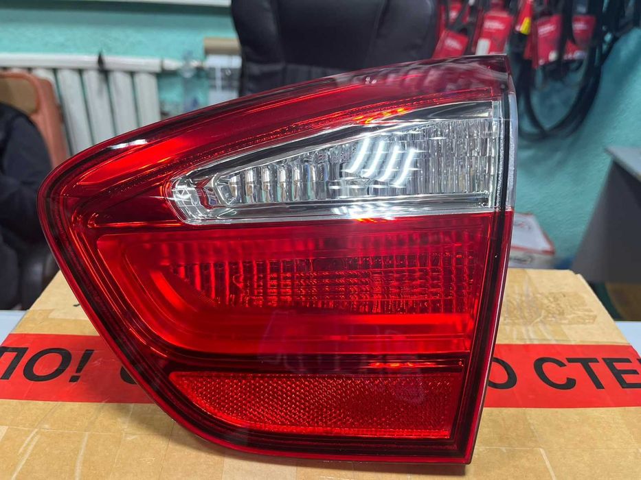 Фонарь задний левый на Kia Rio ХЭТЧБЕК