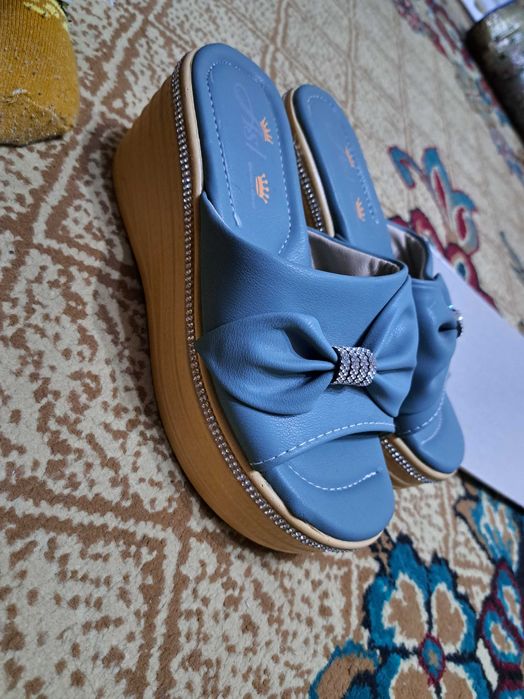 Ayollar oyoq kiyimi hohlovchilar uchun yangi