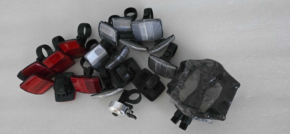 Vand Stopuri Rosii si Albe pt Biciclete, Set Pedale, claxon si Chei hexagonale