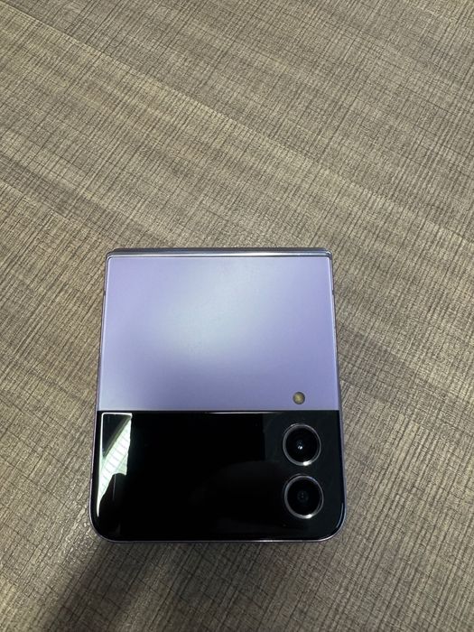 Samsung Galaxy Z flip 4 256GB
