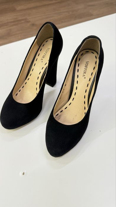 Продам две пары обуви 36 размер