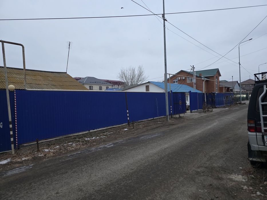 Продаётся участок с домами в центре города