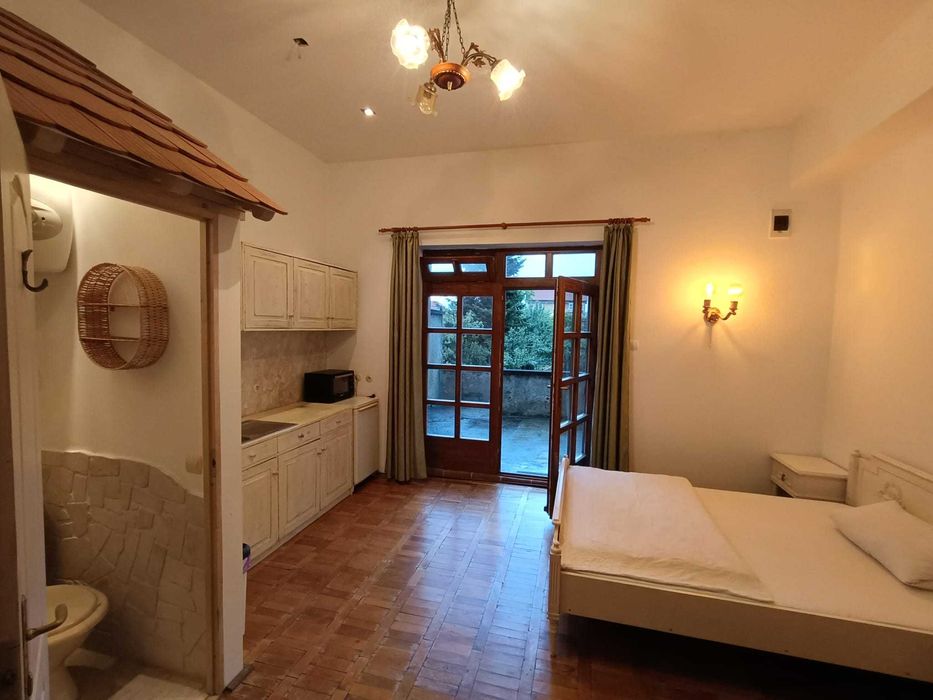 Casa vila interbelica , central, str Iorga, o camera cu terasa