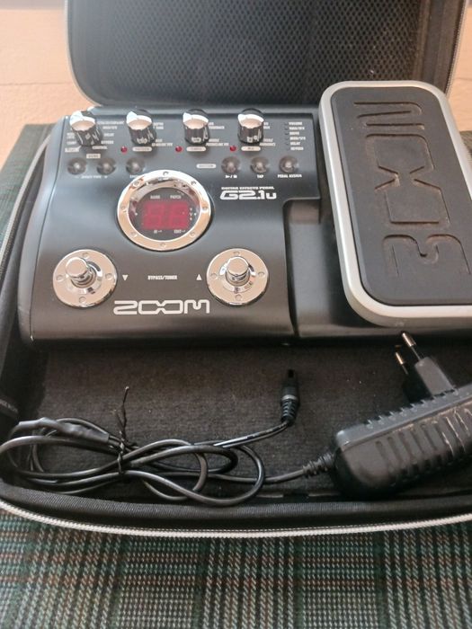 Chitara electro acustica Eko cu pedala efecte Zoom