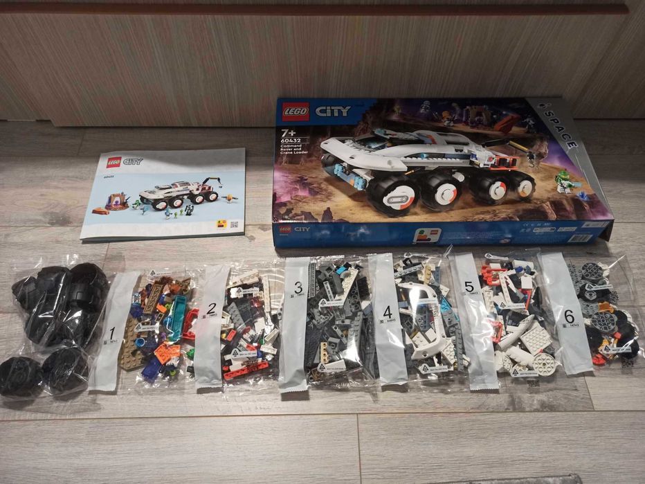 LEGO City RESIGILAT- Rover de Comanda cu Macara 60432, 758 piese