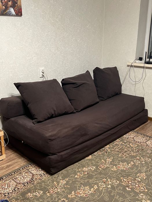 Бескаркасный диван