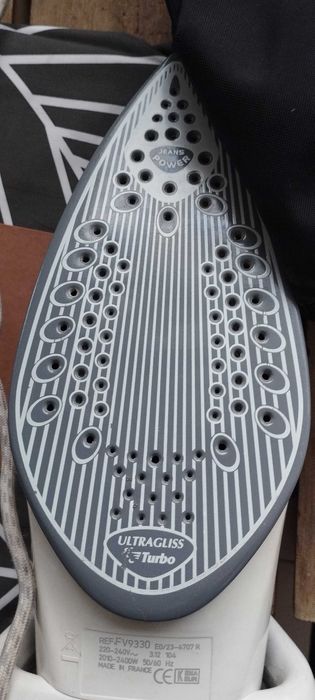 VAND Fier de calcat Tefal, MODEL FV9330