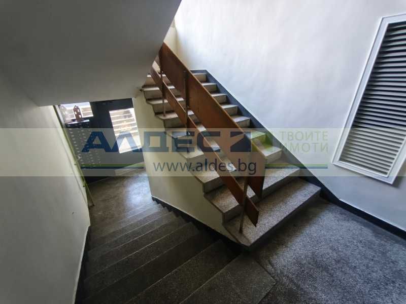 Продава се непреходен тристаен ап. в Люлин 10 срещу Парка!