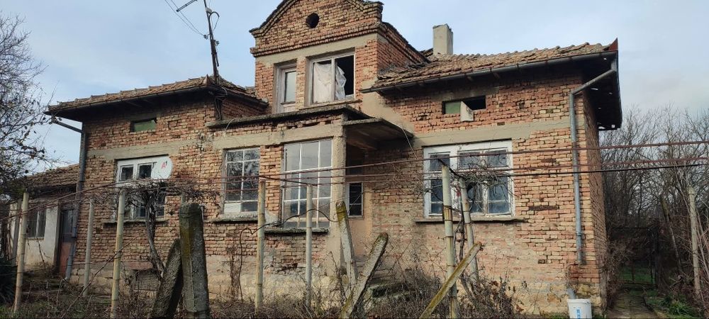 Продава се къща в с. Надарево