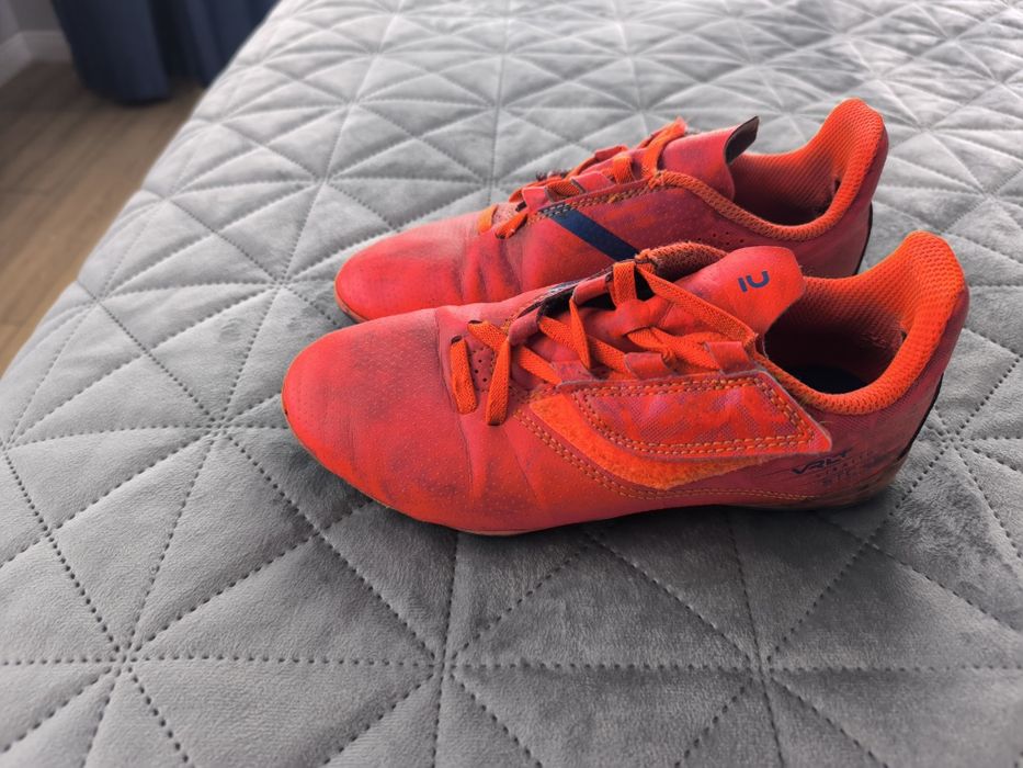 Vând 2 perechi  ghete fotbal copii ,Kipsta