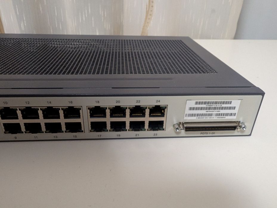 Vând switch Smartax MA5620-24
