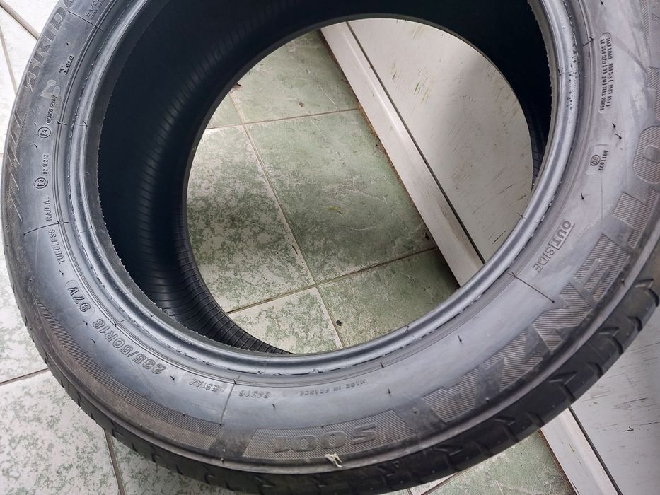 2 anvelope 235/50 R18 Bridgestone