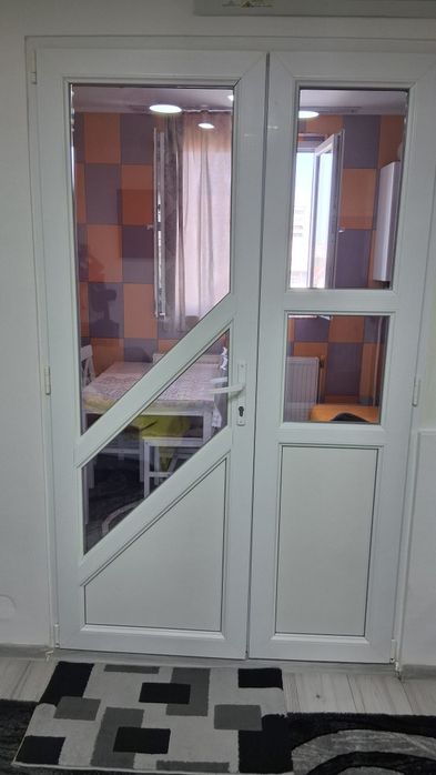 Ușa cu geam termopan