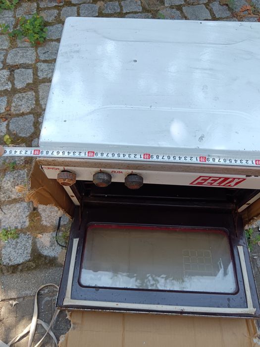 Продавам мини газова печка с фурна