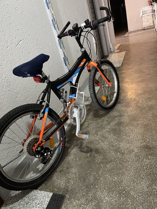Vand bicicleta ca noua
