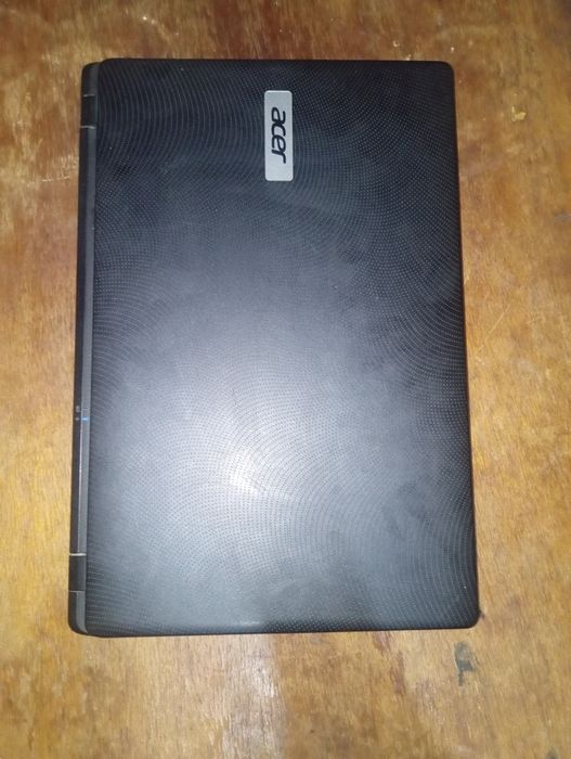 Aspire A315-34 
Acer 
CPU: Intel (R) Pentium (R) Silver N5030
CPU: 1.1