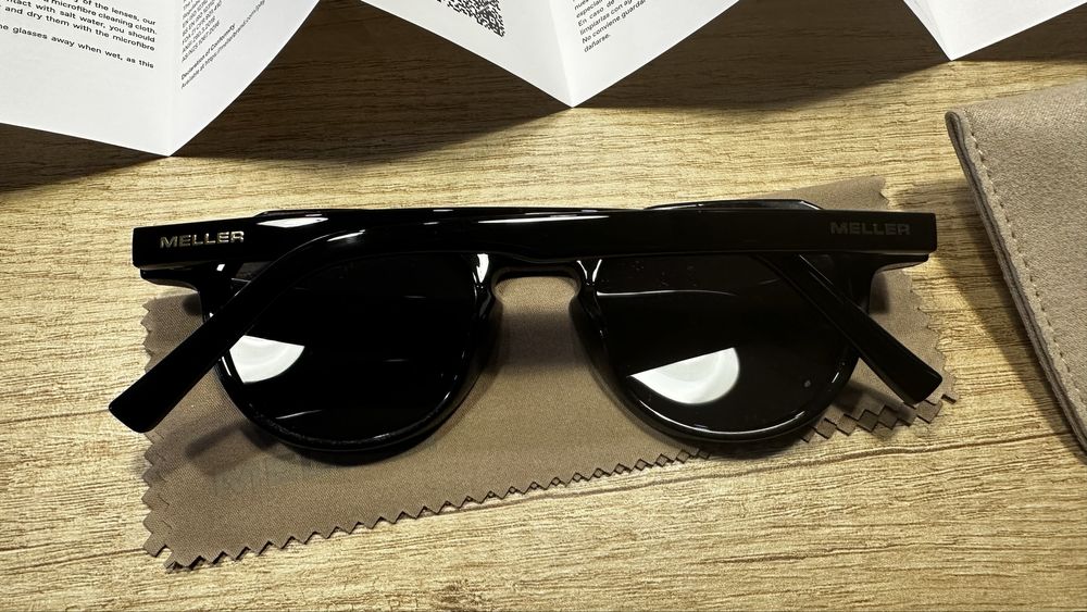 Солнцезащитные очки.