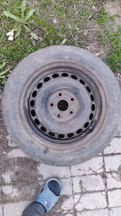 Продам диски с резиной на 16.