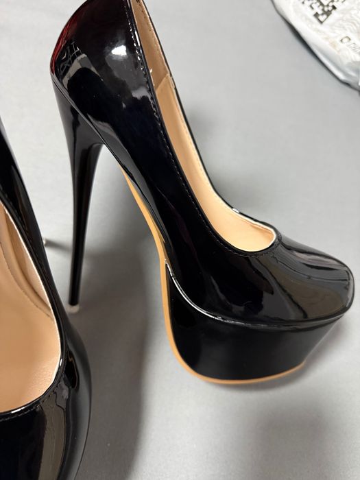 Женские туфли на шпильке