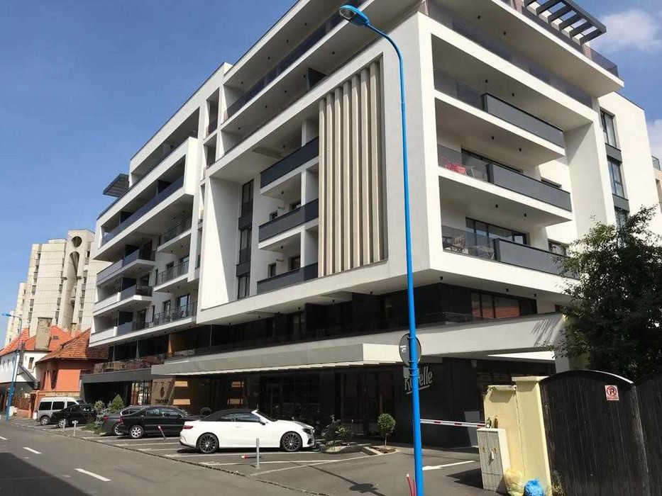 Proprietar, ofer spre inchiriere unei studente sau cuplu tanar apartament 2 camere Brasov bloc Cosmopolit langa Aula Universitatii
