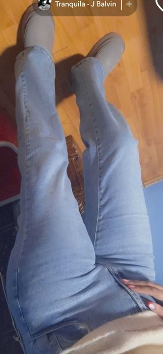 Blugi ..Marime L... purati o singura data