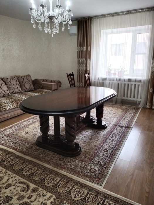 Продам стол для гостинной