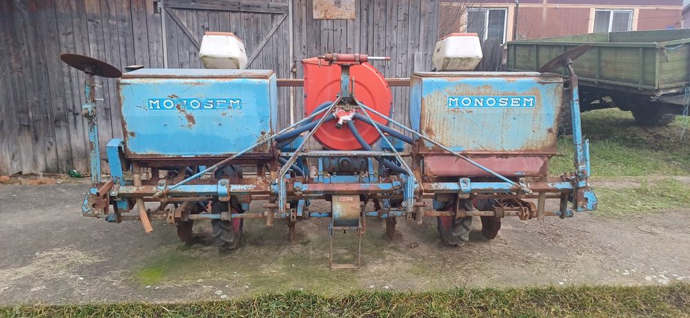 Vând semanatoare porumb monosem