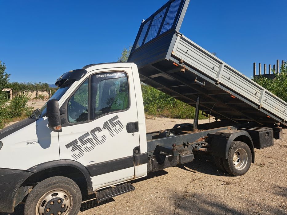 Transport materiale de construcții și lemn