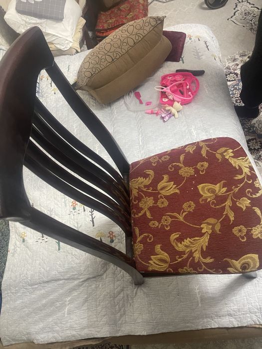 Продаю срочно стулья