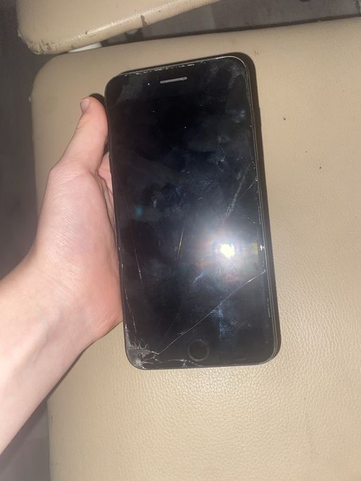 Айфон 7+  с чехлом 2016 вайб для фоток со стороны