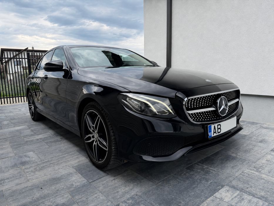Vand Mercedes E220d, interor Luxury semi-piele maro, Camera, 360, Anvelope Michelin2026, Parcheaza singura, lumini ambientale, Jante AMG19, faruri Led